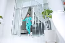 Choáng ngợp dinh thự mới xây như cung điện của Lý Nhã Kỳ