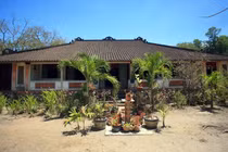 Khám phá ngôi nhà cổ trăm cột đẹp như phim ở Long An