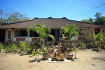 Khám phá ngôi nhà cổ trăm cột đẹp như phim ở Long An