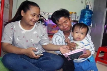 Chàng trai cao 1,2m nuôi vợ 1,6m học bác sĩ đa khoa