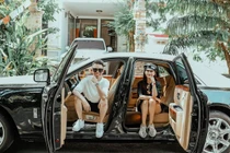 Cuộc sống xa hoa của vợ chồng đại gia chăm “sống ảo” nhất năm