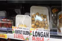 Hình ảnh trái cây Việt trong siêu thị nước ngoài