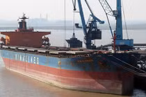 Soi tàu khủng của Vinalines đang “đại hạ giá”