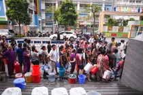 Đền bù thiệt hại vụ nước sạch sông Đà: Ai đứng ra khởi kiện?