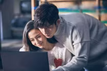 Về nhà, đàn ông tử tế sẽ không giành với vợ 4 điều này