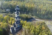 Khám phá ngôi nhà kỳ quái giữa rừng Alaska