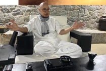Cuộc sống bí ẩn trong hang đá của doanh nhân Đặng Lê Nguyên Vũ