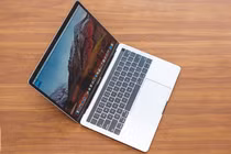 Việt Nam cấm khách mang Macbook Pro 15 inch lên máy bay
