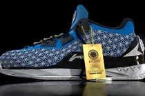 Bí mật ít biết phía sau đôi giày siêu đắt đỏ giá 100 tỷ