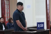 Mâu thuẫn tình cảm, mang xăng đốt nhà người tình