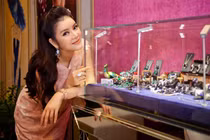 Lý Nhã Kỳ kiếm tiền bằng cách nào mà giàu đến vậy?