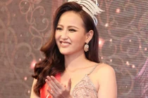 HOT: Khánh Ngân lên tiếng về tin đồn mua giải Miss Globe 2017