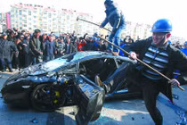 Hành động “điên rồ” của đại gia Trung Quốc chỉ để... "vui"