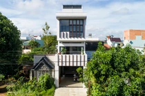 Chiêm ngưỡng nhà phố “nổi bần bật” giữa cao nguyên Lâm Đồng