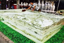 Kinh ngạc thú chơi ngọc nguyên khối tiền tỷ của đại gia Việt