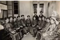 Đám cưới "đình đám", rước dâu bằng máy bay của con trai đại gia đất Cảng