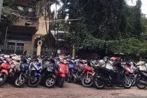 Ngồi vỉa hè kiếm tiền triệu: Bán trà đá lãi 2.000% 