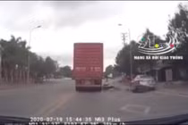 Video: Xe ben bị nước lũ cuốn xuống suối ở Hà Giang, tài xế thiệt mạng