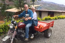 Đôi vợ chồng có 1-0-2: Ở quê hương thì nghèo, xuất ngoại lại phát tài 