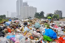 Cảnh rác thải tấn công khu đô thị vì sự cố bãi rác Nam Sơn