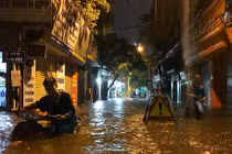 Thời tiết hôm nay: Miền Bắc, Hà Nội còn mưa dông "khủng"