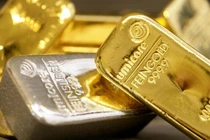 Giá vàng hôm nay 2/8: Kinh tế toàn cầu lao dốc, giá vàng ở trên đỉnh cao