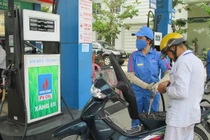 Giá xăng sắp giảm mạnh: Cần làm gì để "giải cứu" loại xăng E5 đặc biệt? 