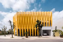 Bên ngoài gấp sóng độc đáo, nhà Thanh Hóa nổi bật trên báo Mỹ