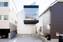 Nhà 2 tầng đẹp, thoáng bất ngờ nhờ ban công mới lạ 