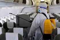 Vietnam Airlines đo thân nhiệt, khử trùng toàn bộ chuyến bay quốc tế về Việt Nam