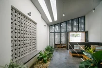 Bất chấp hướng Tây, nhà ống 1 tầng vẫn mát rượi quanh năm 