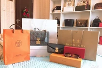 Cuộc sống sang chảnh, ngập hàng hiệu của bóng hồng phía sau cầu thủ Việt Nam