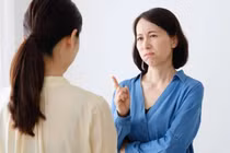 Con dâu nhiều lần thoải mái ngủ trên giường của vợ chồng tôi 