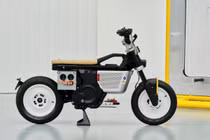 Mẫu xe điện gắn loa bluetooth BMW CE 02 x Vagabund có 1-0-2