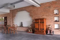 Khó tin những ngôi nhà gạch thô nổi bật giữa Sài Gòn