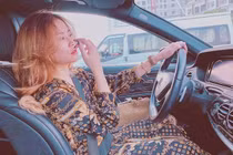 Tài sản kếch xù của Hoàng Thùy Linh lộ ảnh "tình tứ" với Gil Lê