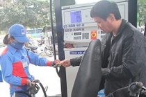 Tăng thuế xăng 8.000 đồng, dân có nghĩa vụ phải đóng 