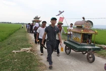 Bị xe tải đâm: con chết, bố nguy kịch tính mạng