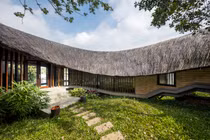 Nhà gạch đất ở Hà Nội được báo Mỹ hết lời ca tụng