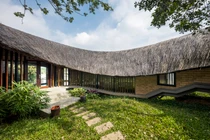 Nhà gạch đất ở Hà Nội được báo Mỹ hết lời ca tụng