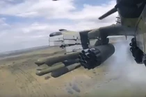 Clip trực thăng Ka-52 hỏa thiêu xe chiến đấu bộ binh 