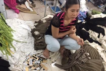 4 tấn quần áo cắt mác Tàu dán nhãn NEM, IFU: Chủ xưởng bỗng dưng ngất xỉu