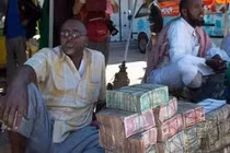 Kỳ lạ nơi nghèo đói khủng khiếp nhưng có cả chợ bán tiền theo cân để kiếm sống