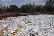 Tăng thuế túi nilon hôm nay để tránh hậu họa trăm năm