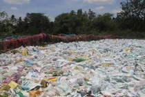 Tăng thuế túi nilon hôm nay để tránh hậu họa trăm năm