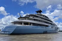 Cận cảnh siêu du thuyền triệu đô của tỷ phú Anh vừa đến Việt Nam