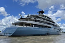 Cận cảnh siêu du thuyền triệu đô của tỷ phú Anh vừa đến Việt Nam