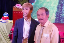 Lần đầu tiên bầu Đức tiết lộ mức lương Công Phượng sang Bỉ “đọ chân“