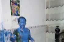 Điều tra vụ nữ giám đốc bị kẻ lạ tạt sơn kín người