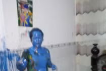 Điều tra vụ nữ giám đốc bị kẻ lạ tạt sơn kín người